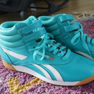 Classic Reebok--Women's Turquoise Hightop Sneaker Shoe Sz. 9